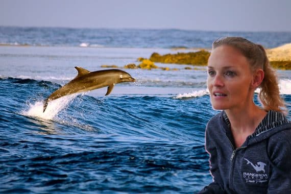 Pamela Carzon et les dauphins de Rangiroa, passe de Tiputa